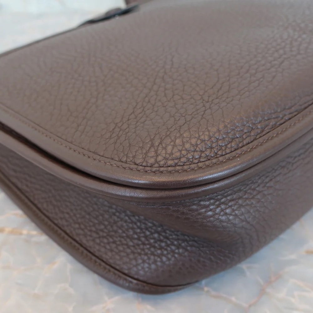 AUTHENTIC HERMES EVELYNE GM Chocolate brown clemence leather crossbody - Picture 7 of 15